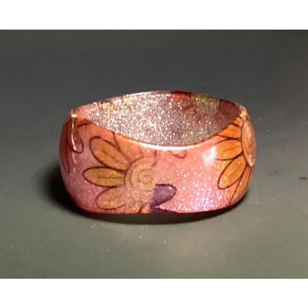 Vintage Chunky Pink Asymmetrical Lucite Bangle Bracelet Flowers Bee Glitter Y2K - Picture 3 of 6